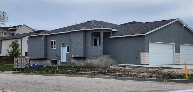 802 McLean Avenue Selkirk, Manitoba R1A4N7