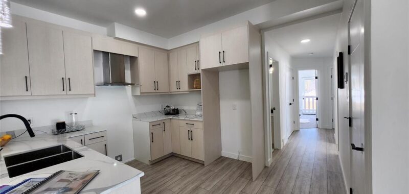 802 McLean Avenue Selkirk, Manitoba R1A4N7